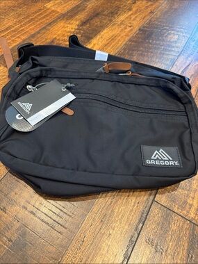 Gregory utility shoulder S